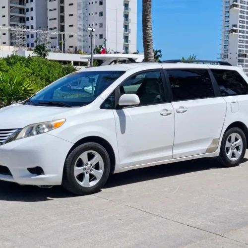 Minivan white 3 - Snap Car Rental Cancun