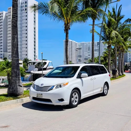 Minivan white 2 - Snap Car Rental Cancun