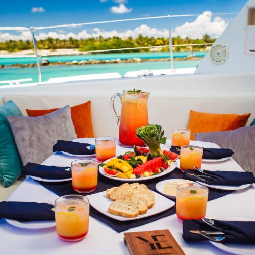 catamaran-lagoon-42-renta-de-yates-privados-riviera-maya-15-1200x800