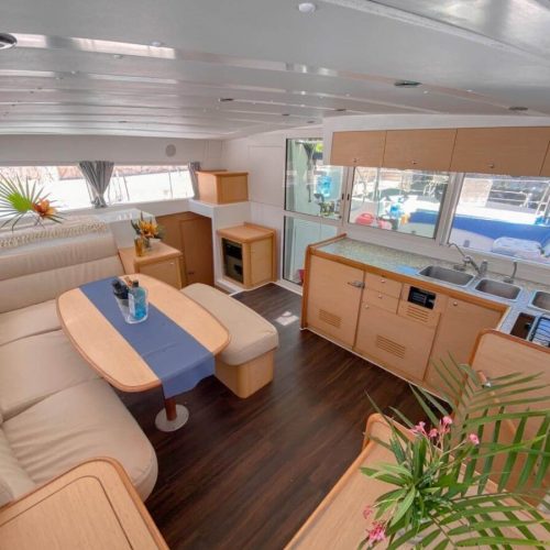 catamaran-lagoon-42-renta-de-yates-privados-riviera-maya-5-1200x900