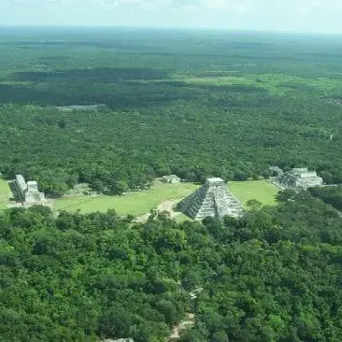 chichen-itza-by-airplane1